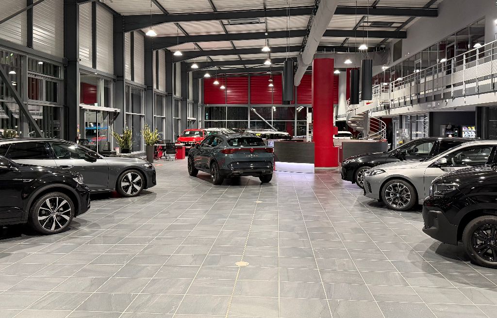 Showroom Univers Auto intérieur