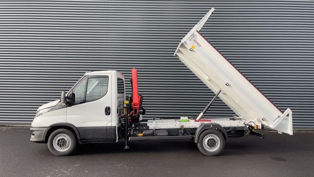 Photo véhicule 1 IVECO Daily Daily 35S14H 3750 2.3 136ch Benne Alu JPM + Grue PK 2900