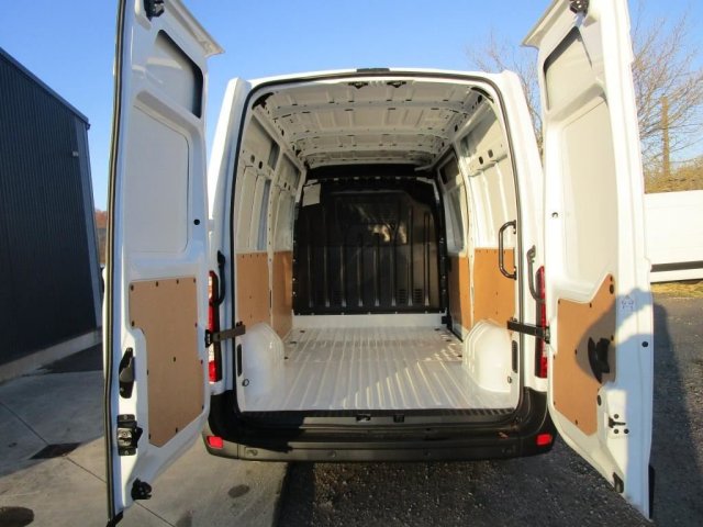 Photo véhicule 1 RENAULT Master fourgon MASTER FGN TRAC F3500 L2H2 BLUE DCI 135 GRAND CONFORT