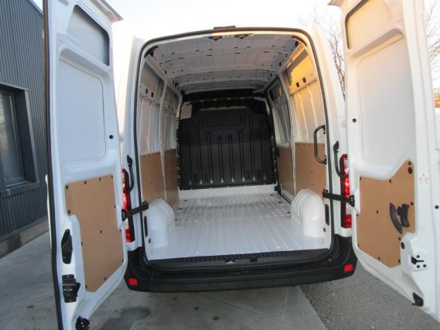Photo véhicule 1 RENAULT Master fourgon MASTER FGN TRAC F3300 L2H2 BLUE DCI 135 GRAND CONFORT