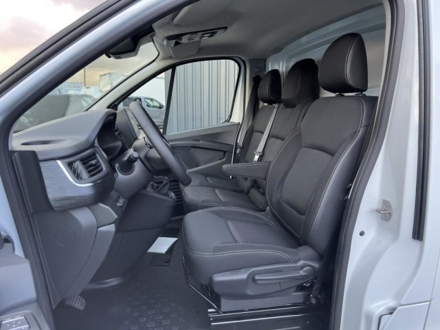 Photo véhicule 1 RENAULT Trafic fourgon TRAFIC FGN L2H1 3000 KG BLUE DCI 130 GRAND CONFORT