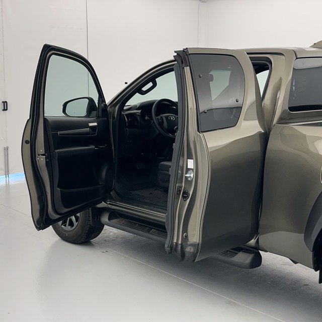 Photo véhicule 1 TOYOTA Hilux x-tra cabine rc23 4WD 2.4L 150 D-4D BVA INVINCIBLE