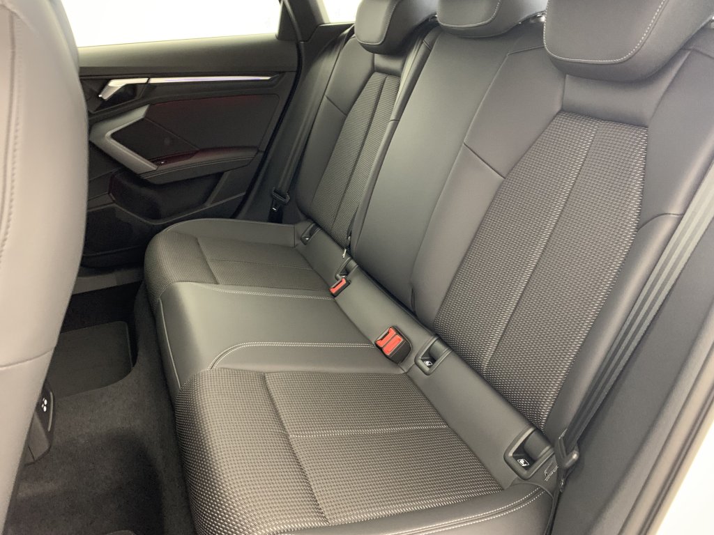 Photo véhicule 1 AUDI A3 allstreet 35 TDI 150 S TRONIC 7 DESIGN