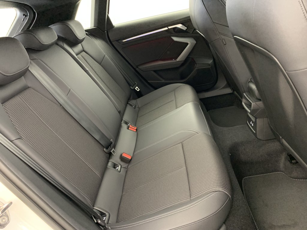 Photo véhicule 1 AUDI A3 allstreet 35 TDI 150 S TRONIC 7 DESIGN