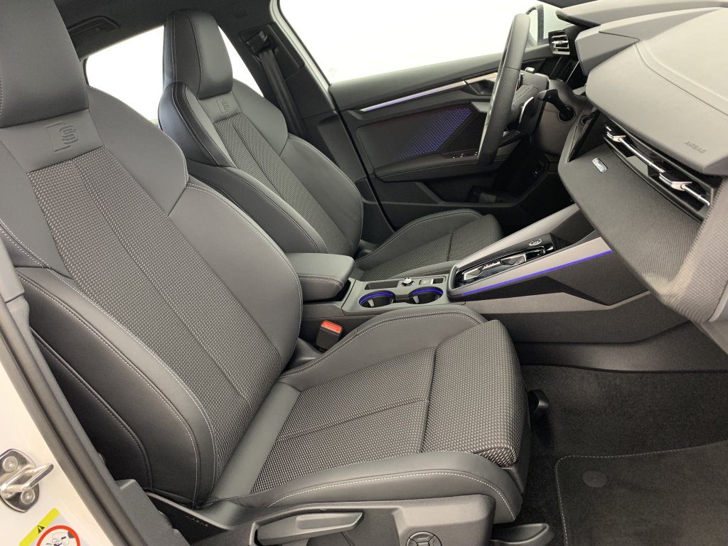 Photo véhicule 1 AUDI A3 allstreet 35 TDI 150 S TRONIC 7 DESIGN