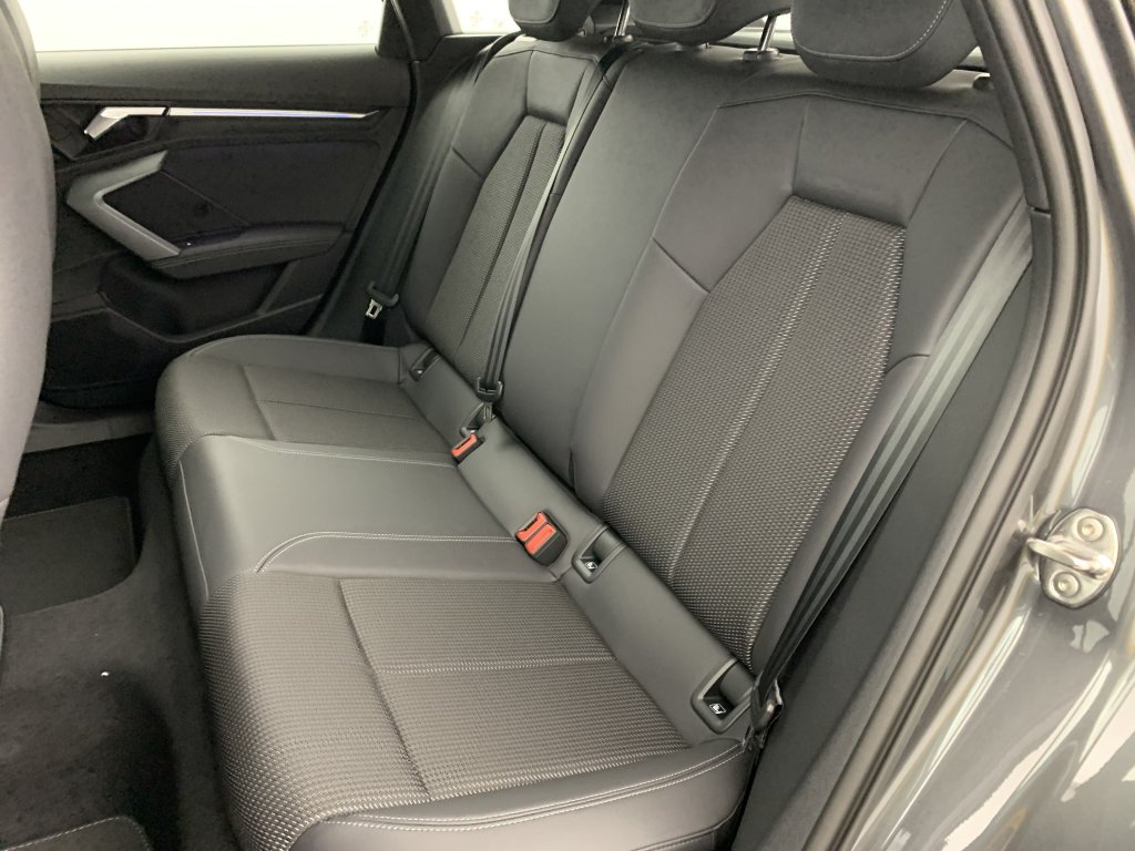 Photo véhicule 1 AUDI A3 sportback 35 TFSI Mild Hybrid 150 S tronic 7 S Line