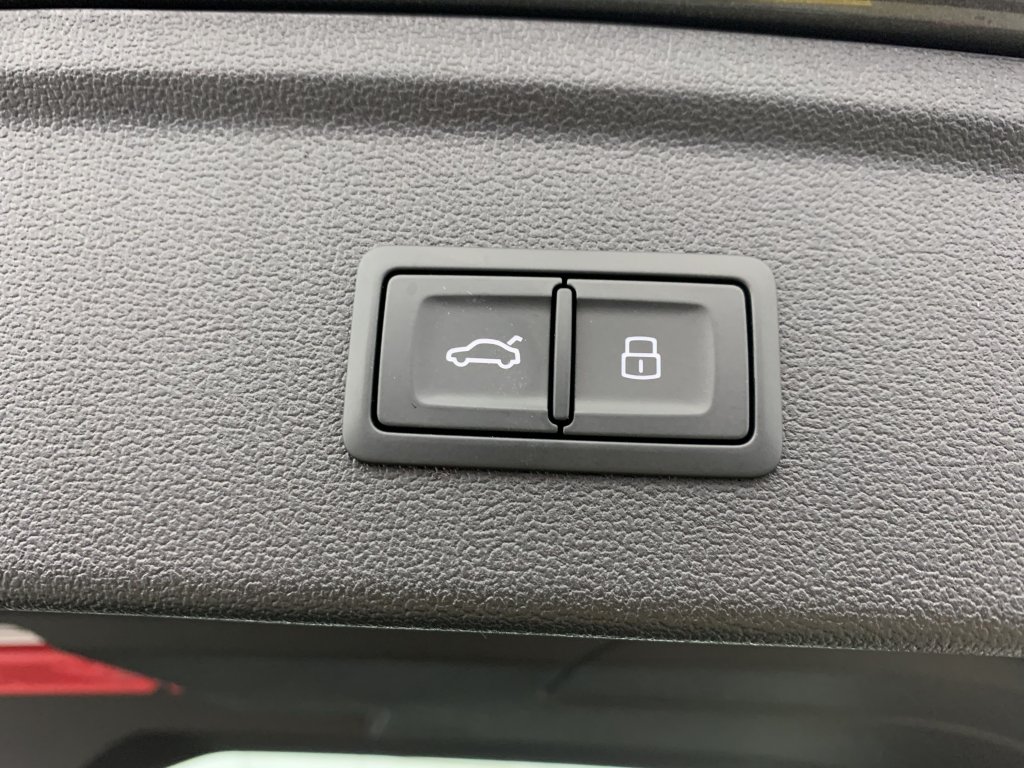 Photo véhicule 1 AUDI A3 sportback 35 TFSI Mild Hybrid 150 S tronic 7 S Line
