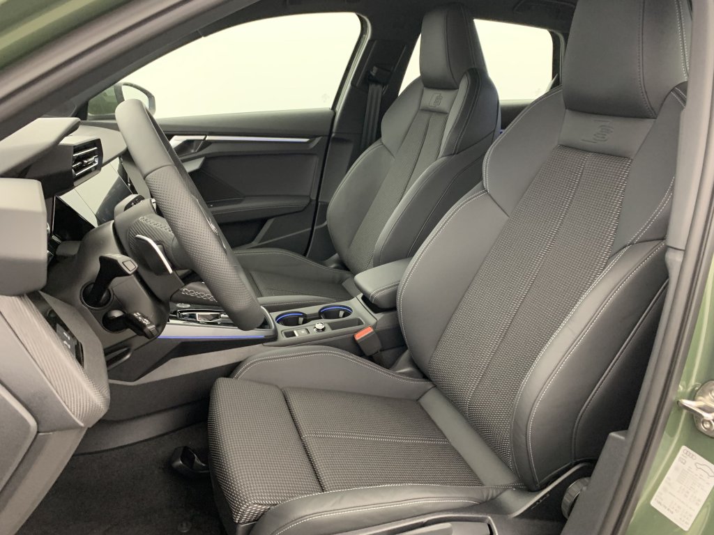 Photo véhicule 1 AUDI A3 sportback 35 TFSI Mild Hybrid 150 S tronic 7 S Line