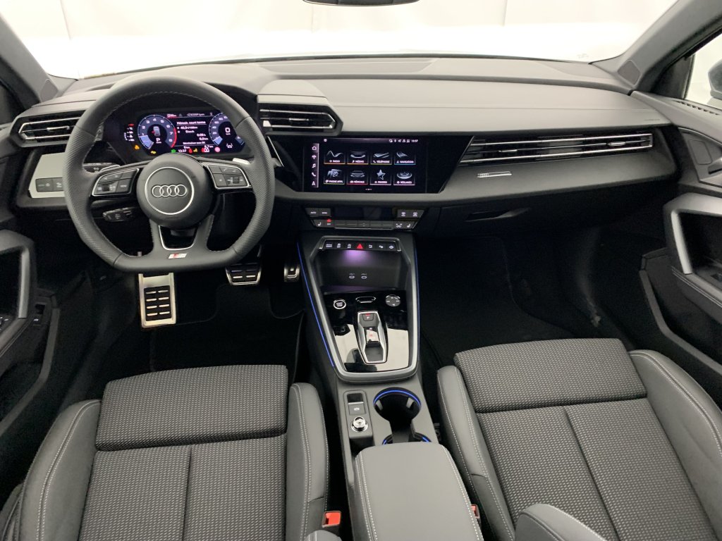 Photo véhicule 1 AUDI A3 sportback 35 TFSI Mild Hybrid 150 S tronic 7 S Line