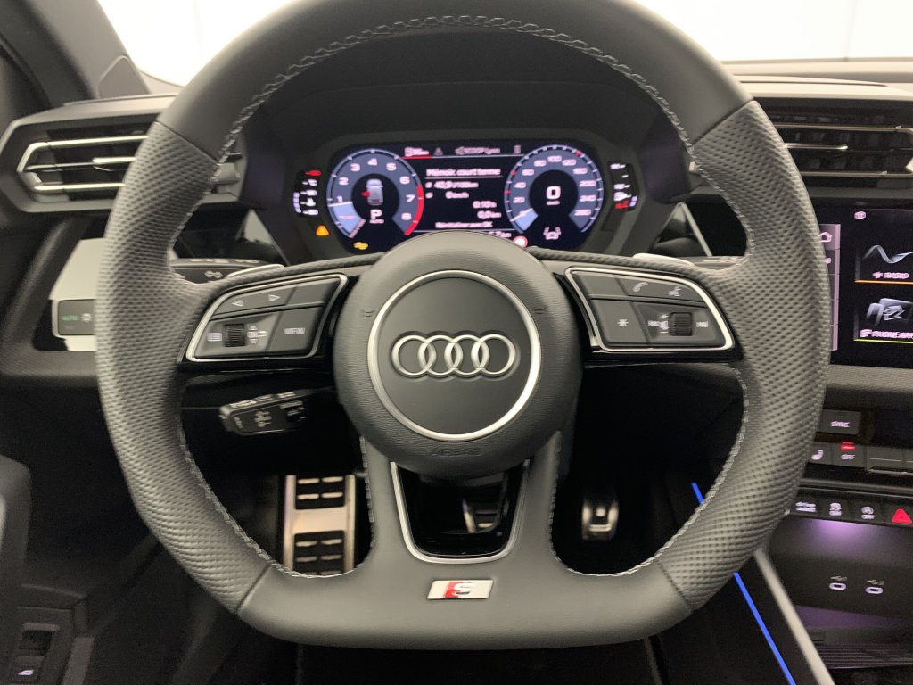 Photo véhicule 1 AUDI A3 sportback 35 TFSI Mild Hybrid 150 S tronic 7 S Line