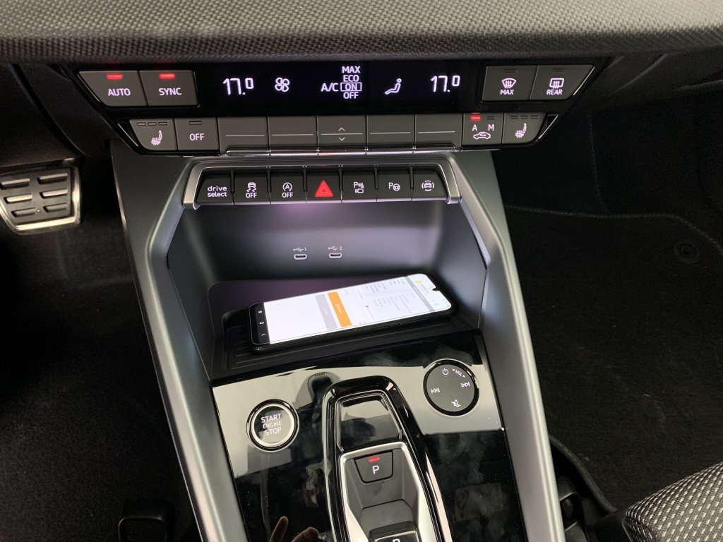 Photo véhicule 1 AUDI A3 sportback 35 TFSI Mild Hybrid 150 S tronic 7 S Line