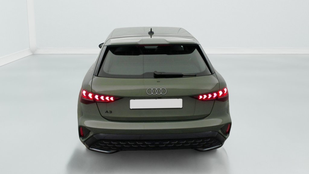 Photo véhicule 1 AUDI A3 sportback 35 TFSI Mild Hybrid 150 S tronic 7 S Line