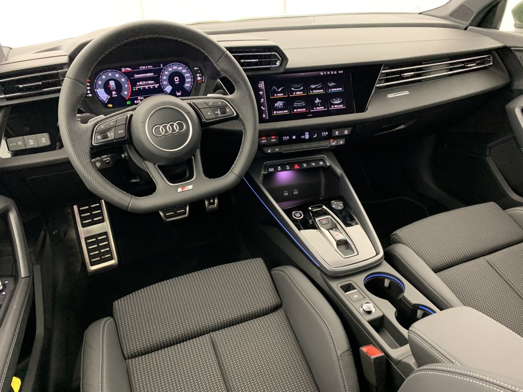Photo véhicule 1 AUDI A3 sportback 35 TFSI Mild Hybrid 150 S tronic 7 S Line