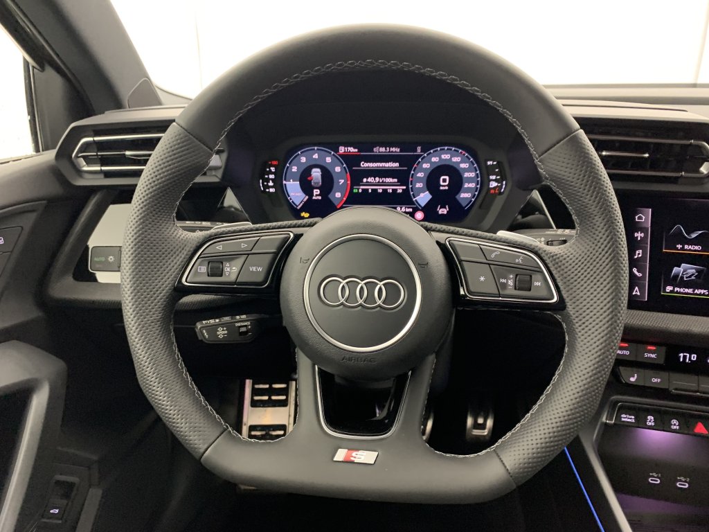 Photo véhicule 1 AUDI A3 sportback 35 TFSI Mild Hybrid 150 S tronic 7 S Line
