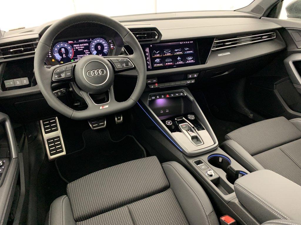 Photo véhicule 1 AUDI A3 sportback 35 TFSI Mild Hybrid 150 S tronic 7 S Line