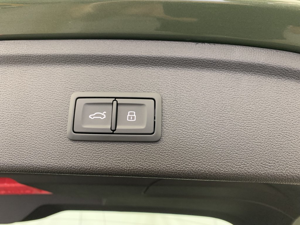 Photo véhicule 1 AUDI A3 sportback 35 TFSI Mild Hybrid 150 S tronic 7 S Line