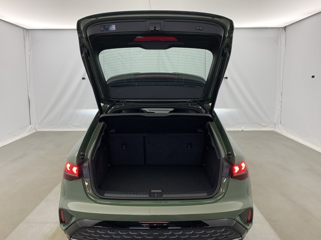 Photo véhicule 1 AUDI A3 sportback 35 TFSI Mild Hybrid 150 S tronic 7 S Line