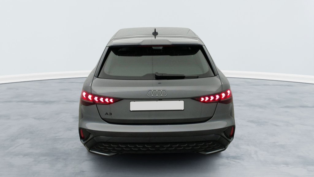 Photo véhicule 1 AUDI A3 sportback 35 TFSI Mild Hybrid 150 S tronic 7 S Line