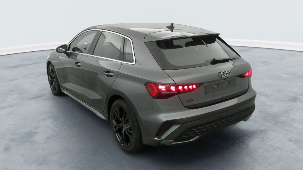 Photo véhicule 1 AUDI A3 sportback 35 TFSI Mild Hybrid 150 S tronic 7 S Line
