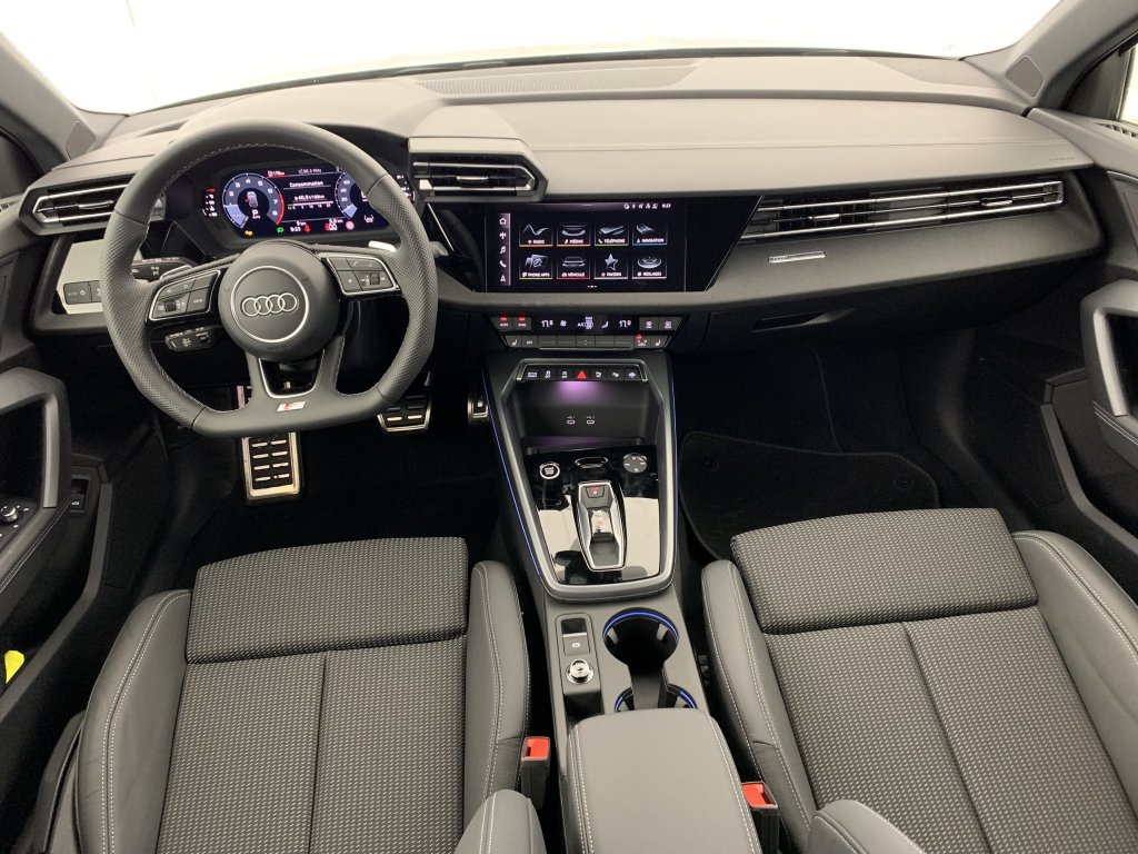 Photo véhicule 1 AUDI A3 sportback 35 TFSI Mild Hybrid 150 S tronic 7 S Line