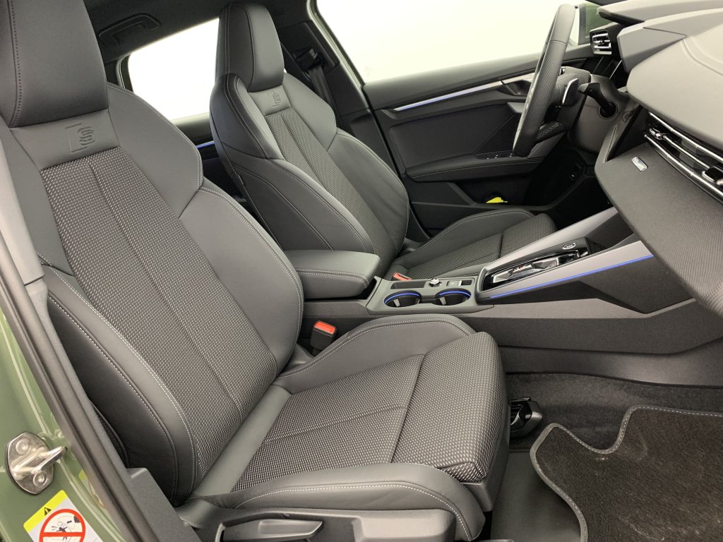 Photo véhicule 1 AUDI A3 sportback 35 TFSI Mild Hybrid 150 S tronic 7 S Line
