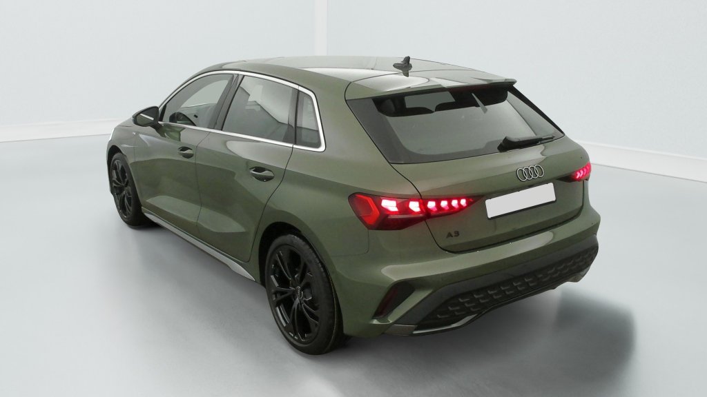 Photo véhicule 1 AUDI A3 sportback 35 TFSI Mild Hybrid 150 S tronic 7 S Line