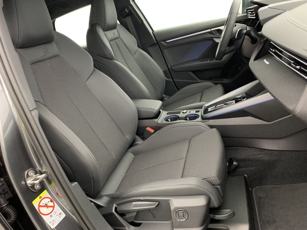 Photo véhicule 1 AUDI A3 sportback 35 TFSI Mild Hybrid 150 S tronic 7 S Line