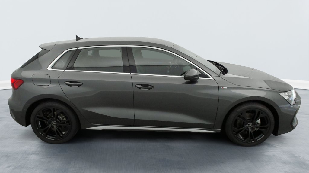 Photo véhicule 1 AUDI A3 sportback 35 TFSI Mild Hybrid 150 S tronic 7 S Line