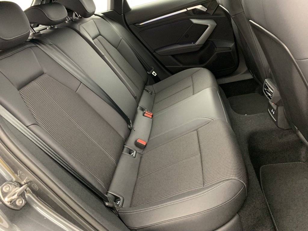 Photo véhicule 1 AUDI A3 sportback 35 TFSI Mild Hybrid 150 S tronic 7 S Line