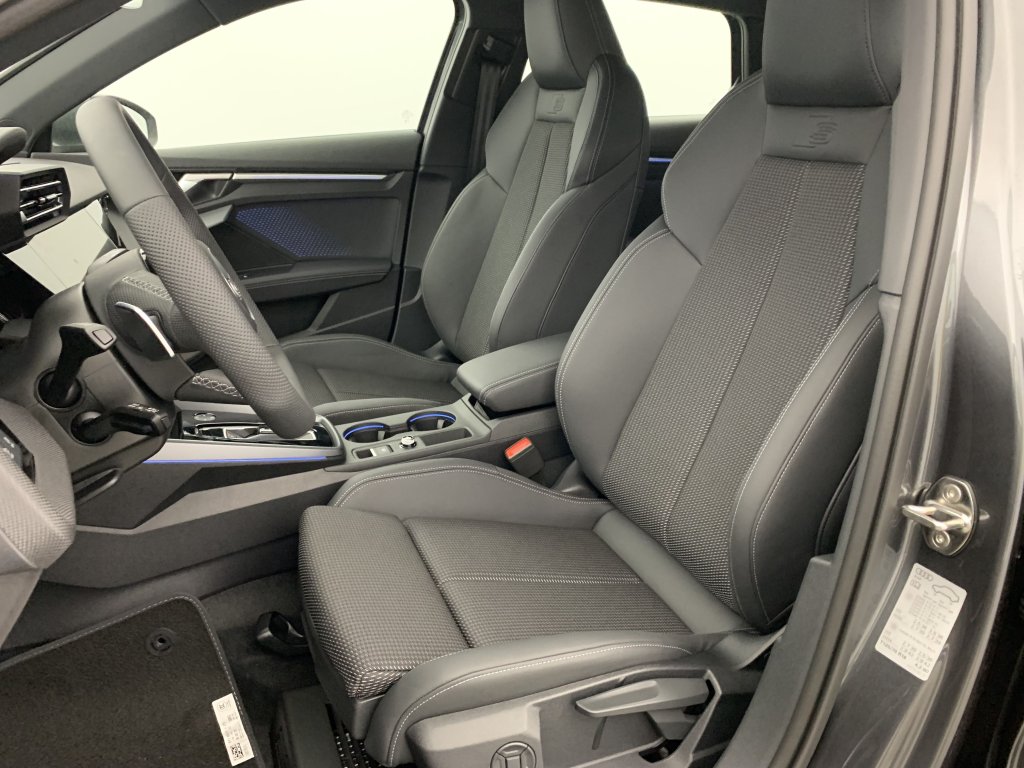 Photo véhicule 1 AUDI A3 sportback 35 TFSI Mild Hybrid 150 S tronic 7 S Line
