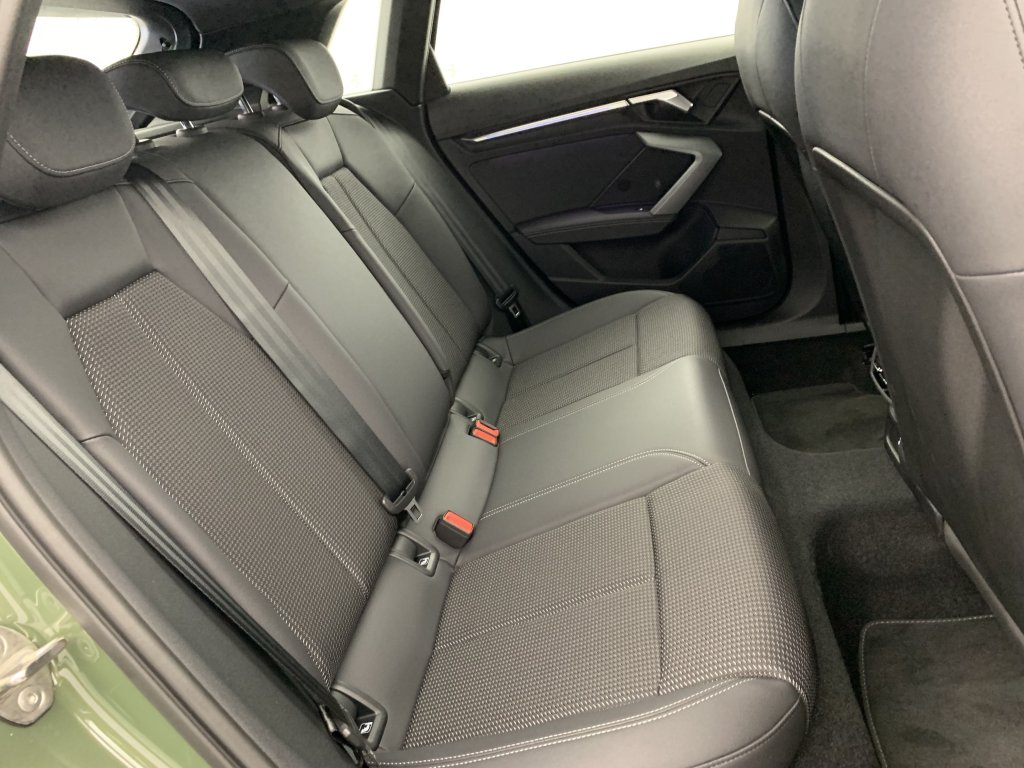 Photo véhicule 1 AUDI A3 sportback 35 TFSI Mild Hybrid 150 S tronic 7 S Line