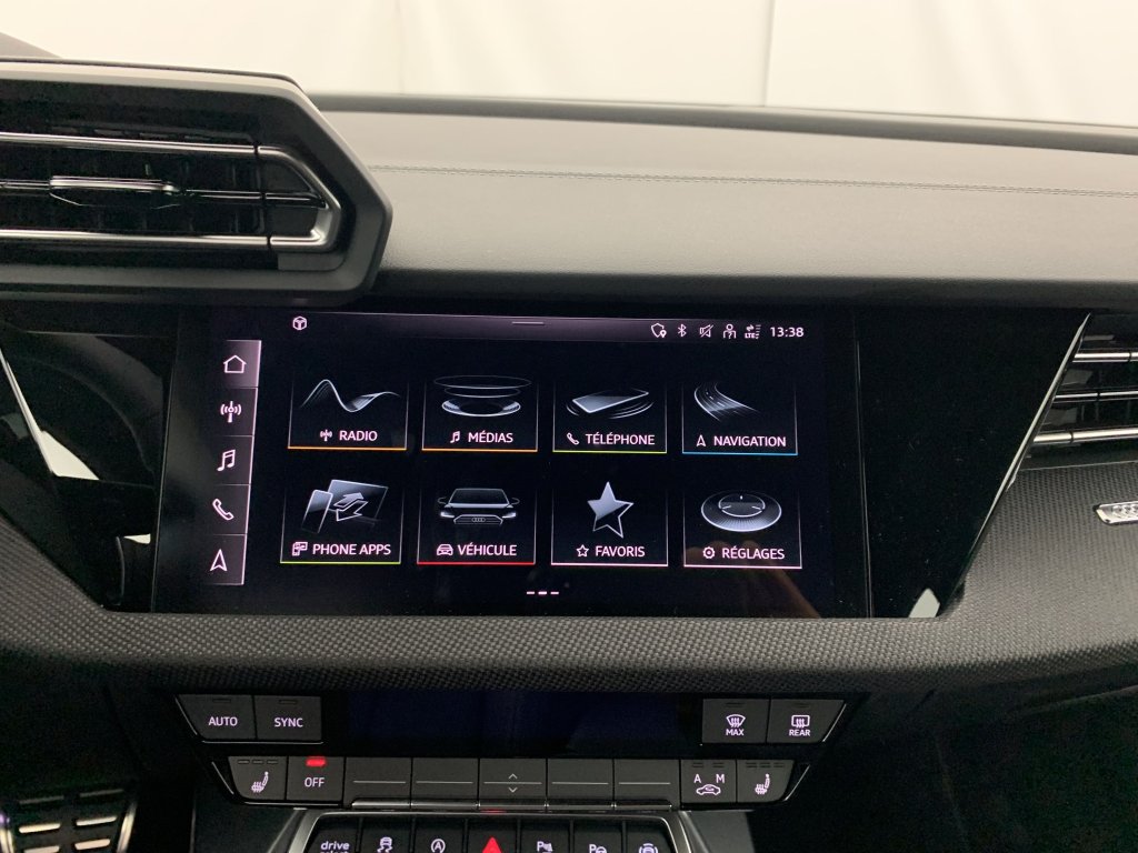 Photo véhicule 1 AUDI A3 sportback 35 TFSI Mild Hybrid 150 S tronic 7 S Line