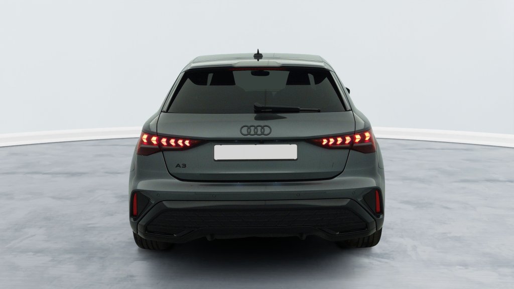 Photo véhicule 1 AUDI A3 sportback nouvelle 45 TFSI E HYBRIDE RECHARGEABLE 272 S TRONIC 6 S LINE