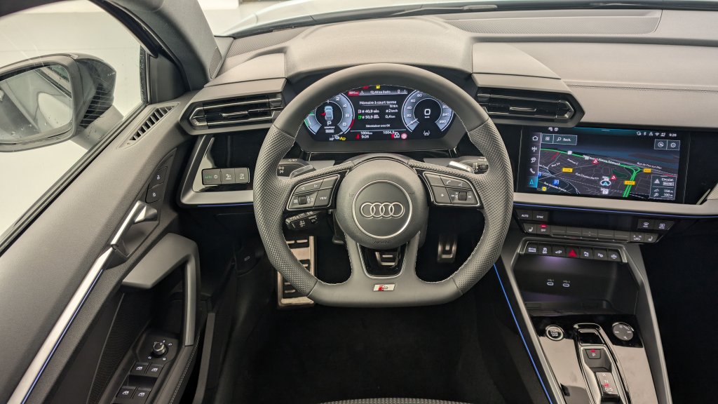 Photo véhicule 1 AUDI A3 sportback nouvelle 45 TFSI E HYBRIDE RECHARGEABLE 272 S TRONIC 6 S LINE
