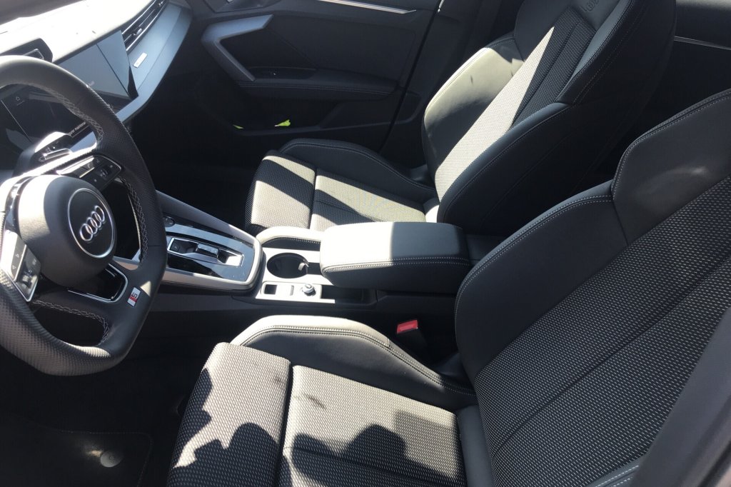 Photo véhicule 1 AUDI A3 sportback nouvelle 45 TFSI E HYBRIDE RECHARGEABLE 272 S TRONIC 6 S LINE