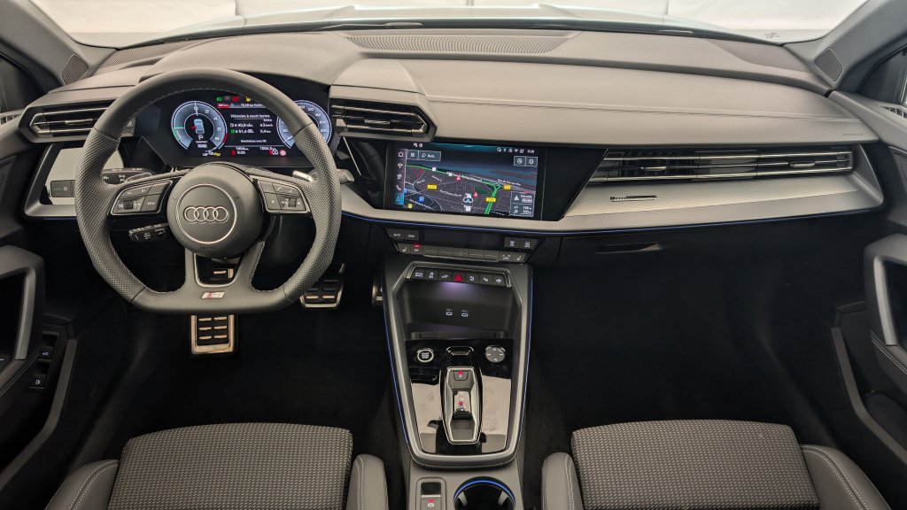 Photo véhicule 1 AUDI A3 sportback nouvelle 45 TFSI E HYBRIDE RECHARGEABLE 272 S TRONIC 6 S LINE