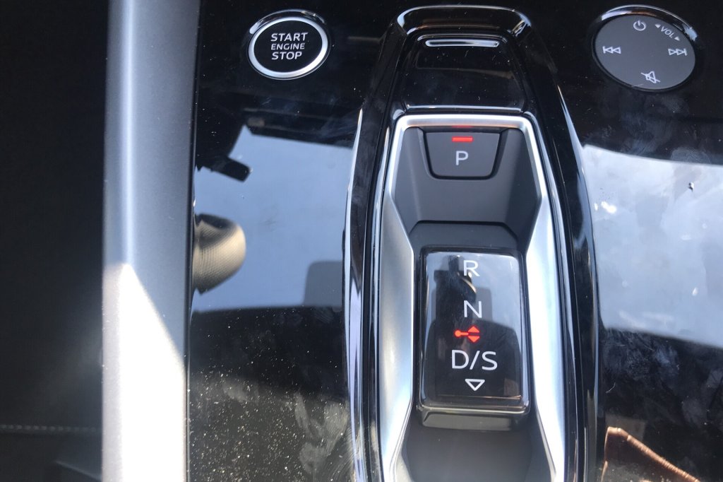 Photo véhicule 1 AUDI A3 sportback nouvelle 45 TFSI E HYBRIDE RECHARGEABLE 272 S TRONIC 6 S LINE