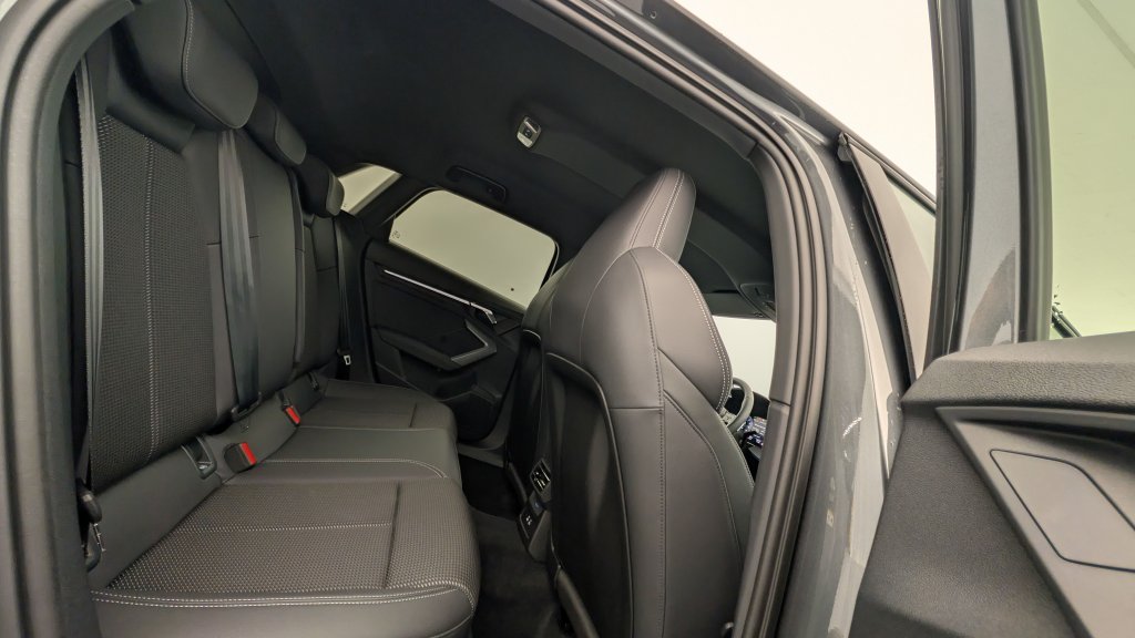 Photo véhicule 1 AUDI A3 sportback nouvelle 45 TFSI E HYBRIDE RECHARGEABLE 272 S TRONIC 6 S LINE