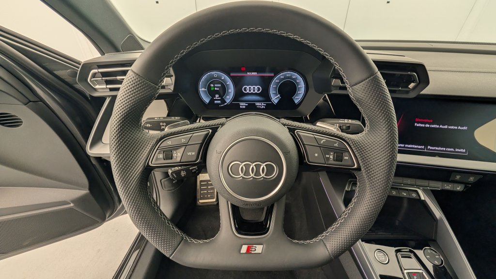 Photo véhicule 1 AUDI A3 sportback nouvelle 45 TFSI E HYBRIDE RECHARGEABLE 272 S TRONIC 6 S LINE