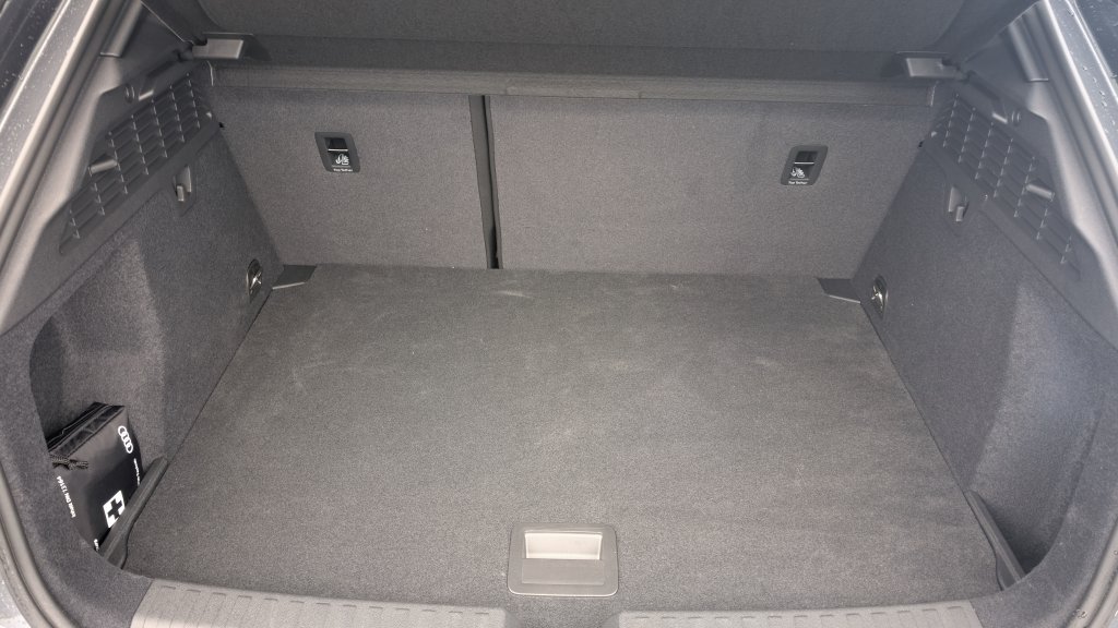 Photo véhicule 1 AUDI A3 sportback nouvelle 45 TFSI E HYBRIDE RECHARGEABLE 272 S TRONIC 6 S LINE