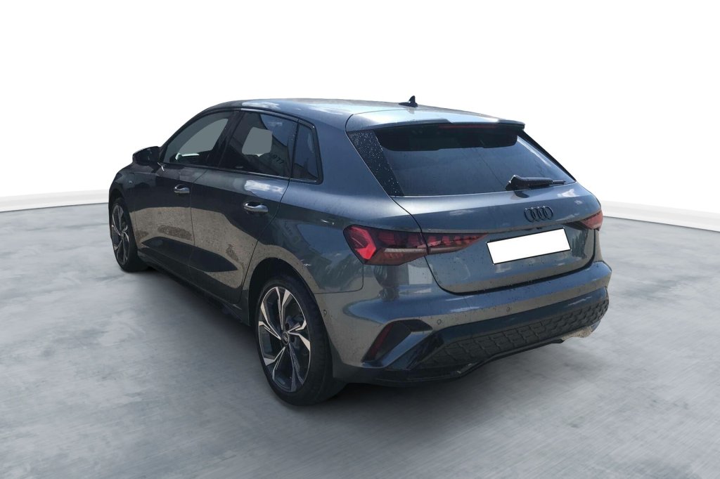 Photo véhicule 1 AUDI A3 sportback nouvelle 45 TFSI E HYBRIDE RECHARGEABLE 272 S TRONIC 6 S LINE