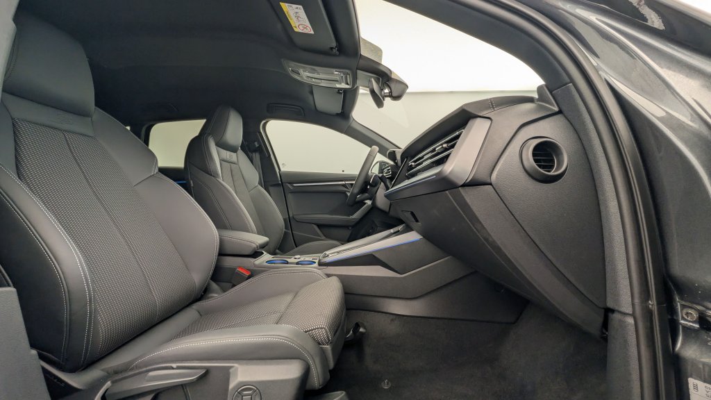 Photo véhicule 1 AUDI A3 sportback nouvelle 45 TFSI E HYBRIDE RECHARGEABLE 272 S TRONIC 6 S LINE