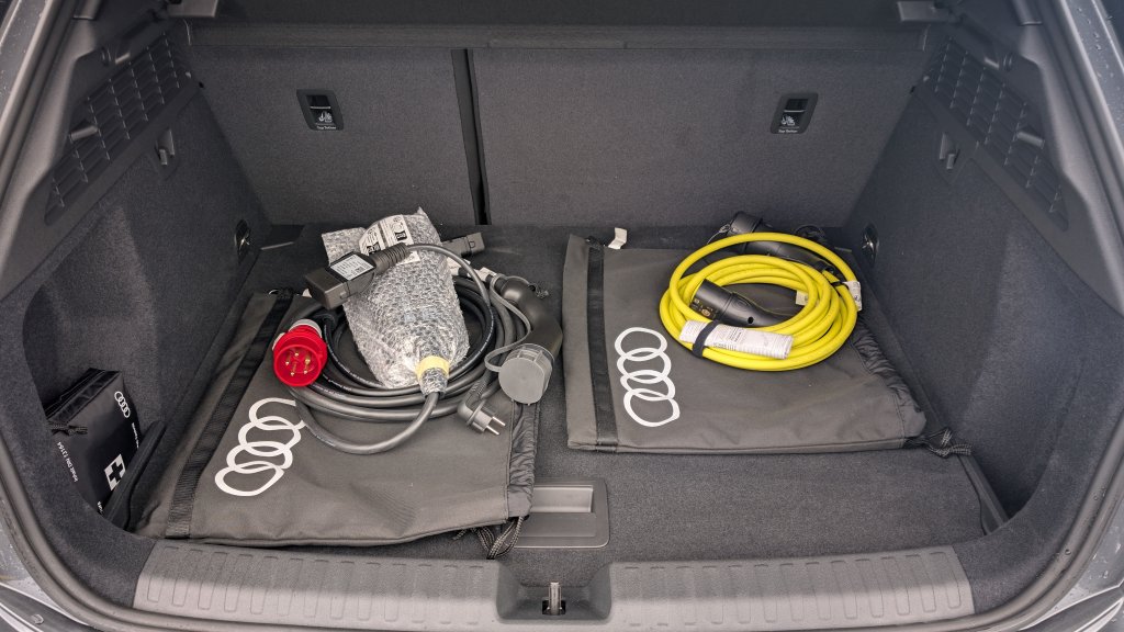 Photo véhicule 1 AUDI A3 sportback nouvelle 45 TFSI E HYBRIDE RECHARGEABLE 272 S TRONIC 6 S LINE