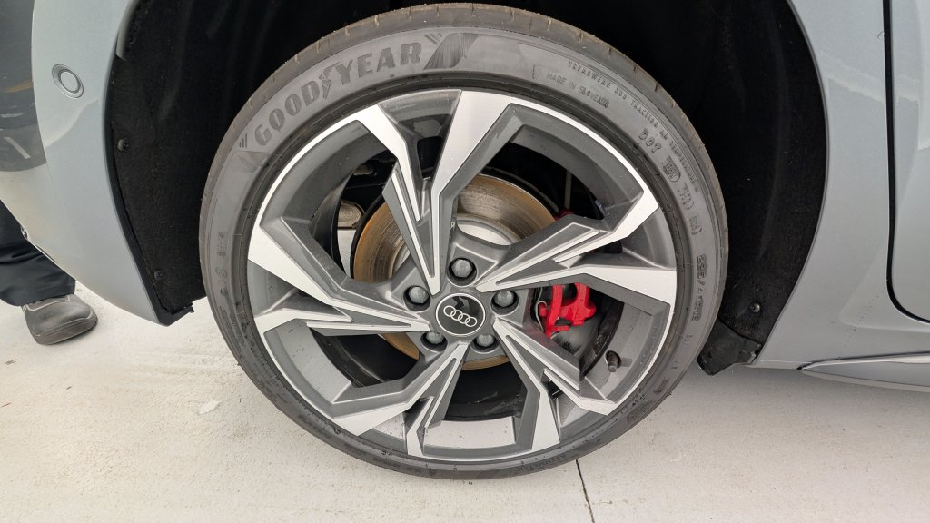 Photo véhicule 1 AUDI A3 sportback nouvelle 45 TFSI E HYBRIDE RECHARGEABLE 272 S TRONIC 6 S LINE