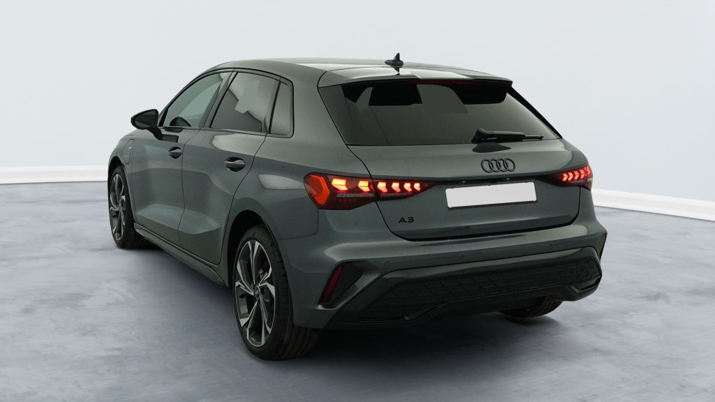 Photo véhicule 1 AUDI A3 sportback nouvelle 45 TFSI E HYBRIDE RECHARGEABLE 272 S TRONIC 6 S LINE