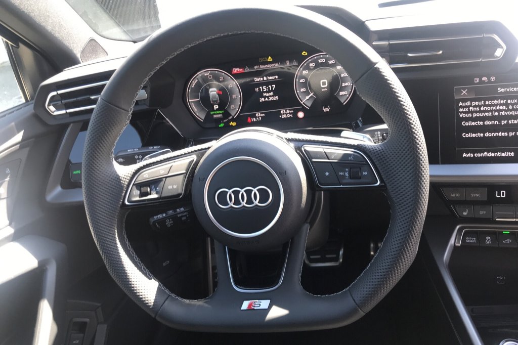 Photo véhicule 1 AUDI A3 sportback nouvelle 45 TFSI E HYBRIDE RECHARGEABLE 272 S TRONIC 6 S LINE