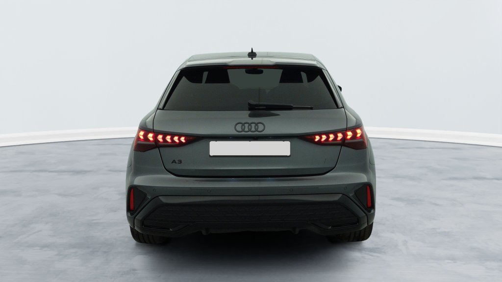 Photo véhicule 1 AUDI A3 sportback nouvelle 45 TFSI E HYBRIDE RECHARGEABLE 272 S TRONIC 6 S LINE