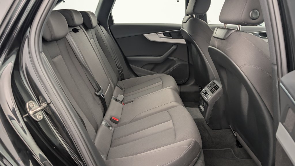 Photo véhicule 1 AUDI A4 avant 40 TDI 204 S TRONIC 7 BUSINESS EXECUTIVE