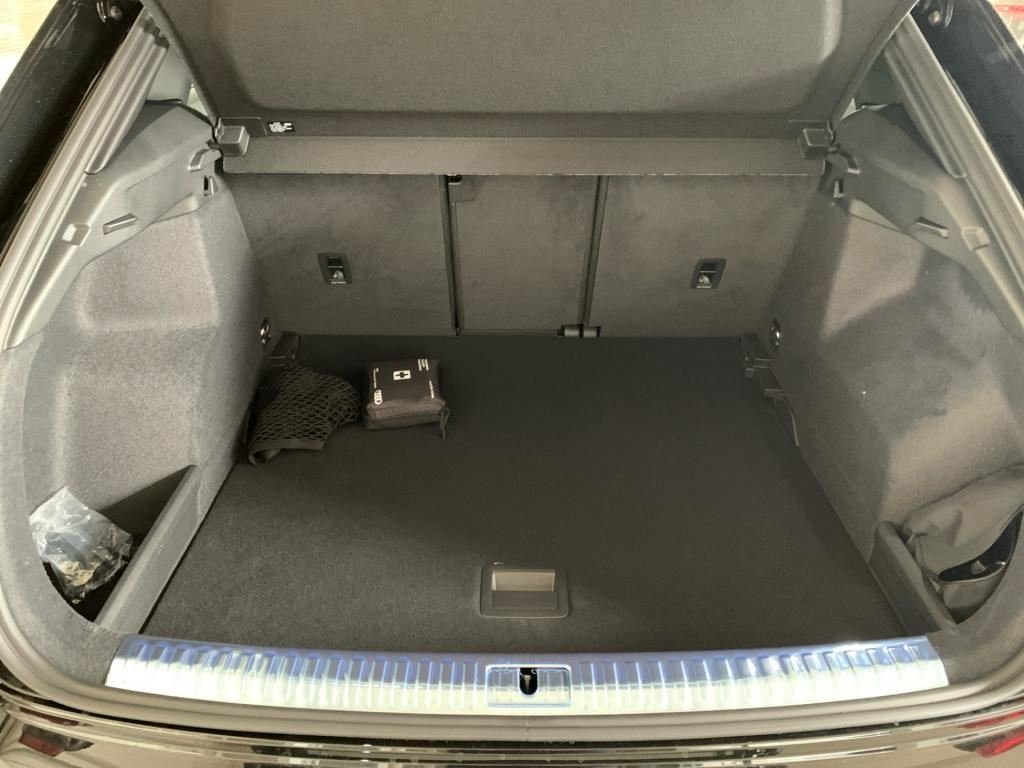 Photo véhicule 1 AUDI Q3 35 TDI 150 CH S TRONIC 7 S LINE