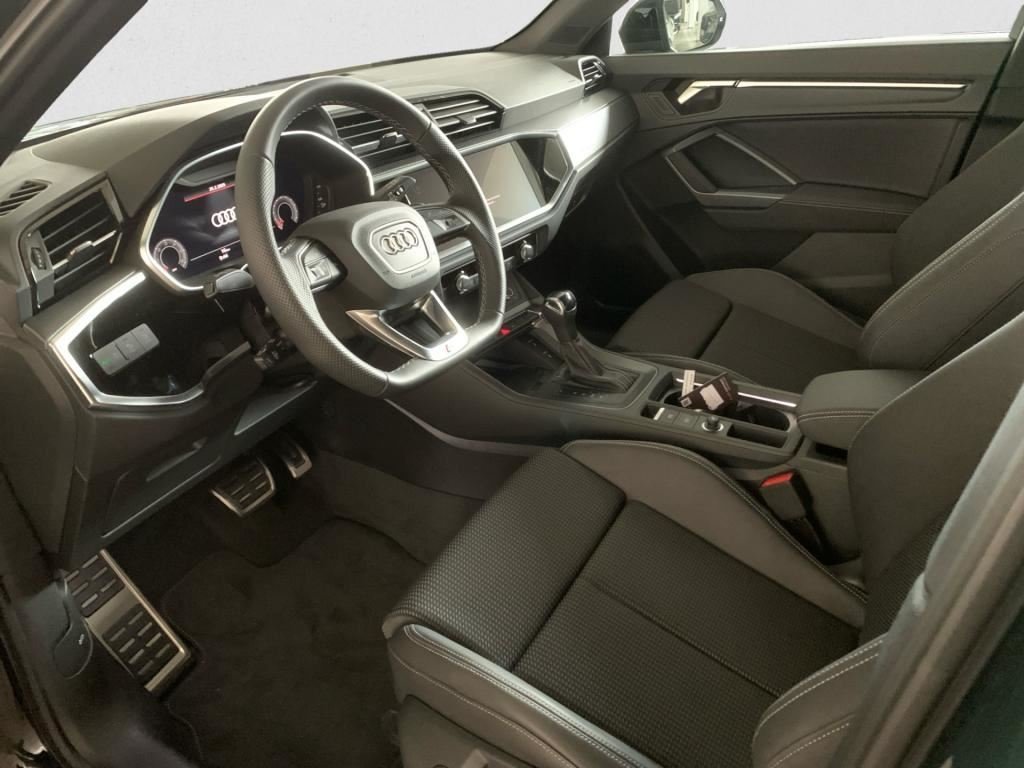 Photo véhicule 1 AUDI Q3 35 TDI 150 CH S TRONIC 7 S LINE